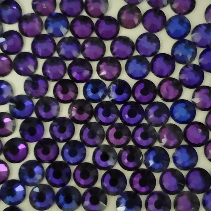 LUXE Purple Majesty Hotfix Rhinestones are high-quality 16 facet glass rhinestones.  Hot-fix rhinestone - Rhinestone Hotfix
