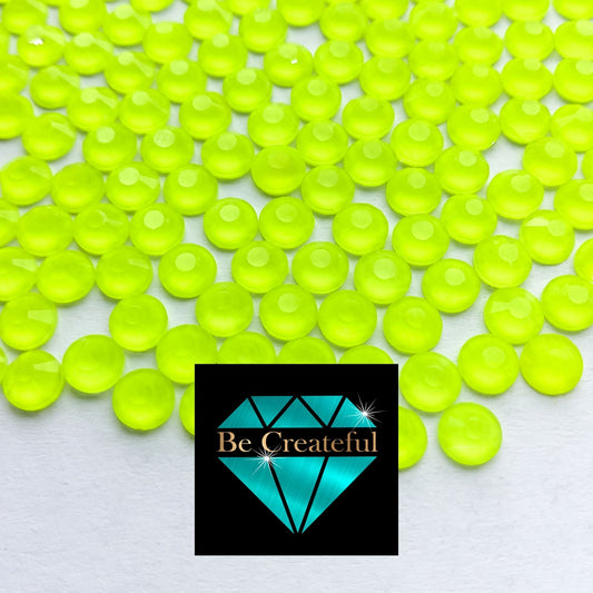 LUXE® Neon Yellow Hotfix Rhinestones are high-quality 14-16 facet glass Rhinestone that provides intense sparkle and refraction. LUXE® Hotfix rhinestones are known for their brilliant sparkle, made possible with their precision-cut facets. LUXE® Rhinestones provide high-end sparkle without the high-end prices.